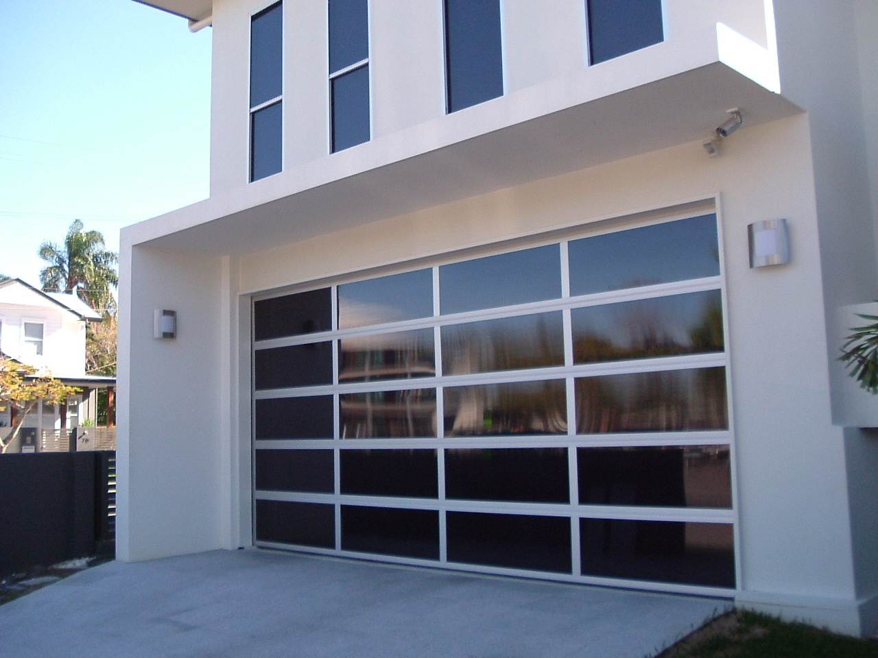 Automatic garage shutter for a residential home